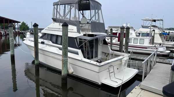 Silverton Flybridge Sedan 