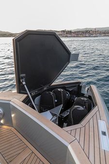 Evo Yachts R4 WA image