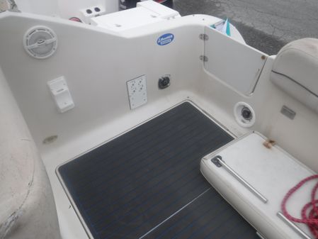 Crownline 242 CR image