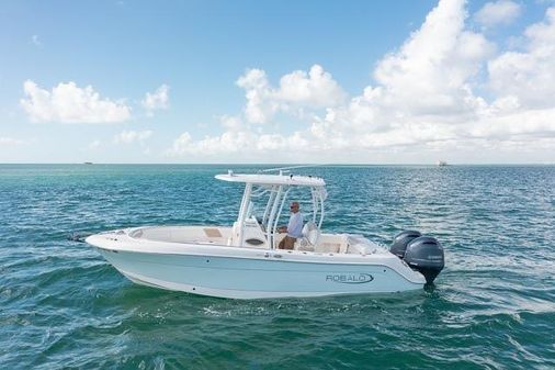 Robalo R242-CENTER-CONSOLE image