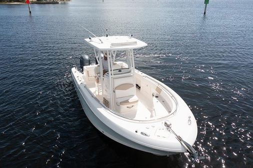 Robalo R242-CENTER-CONSOLE image