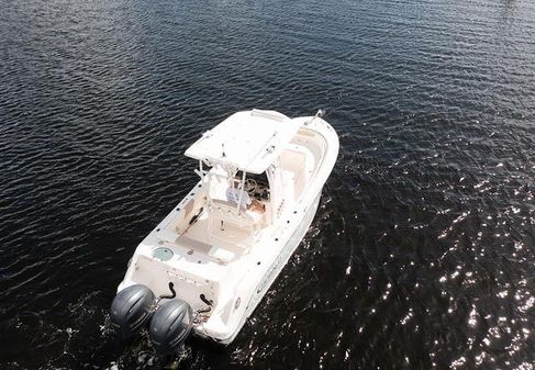 Robalo R242-CENTER-CONSOLE image