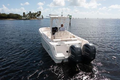 Robalo R242-CENTER-CONSOLE image