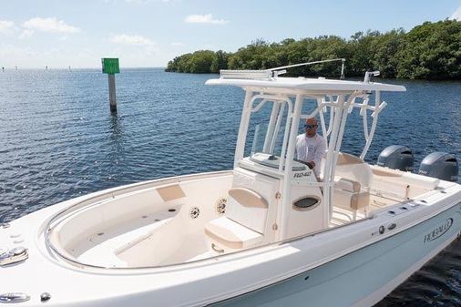 Robalo R242-CENTER-CONSOLE image