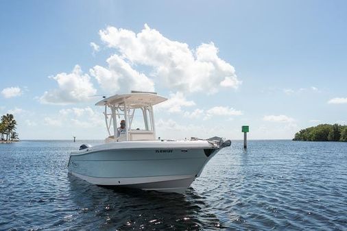 Robalo R242-CENTER-CONSOLE image