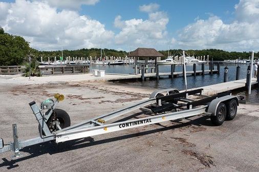 Robalo R242-CENTER-CONSOLE image