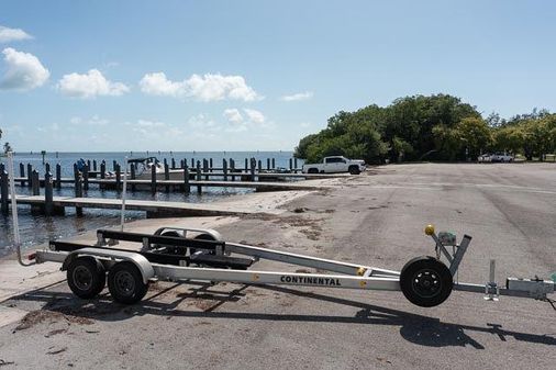 Robalo R242-CENTER-CONSOLE image