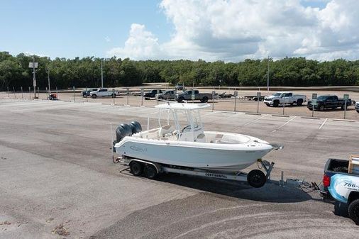 Robalo R242-CENTER-CONSOLE image