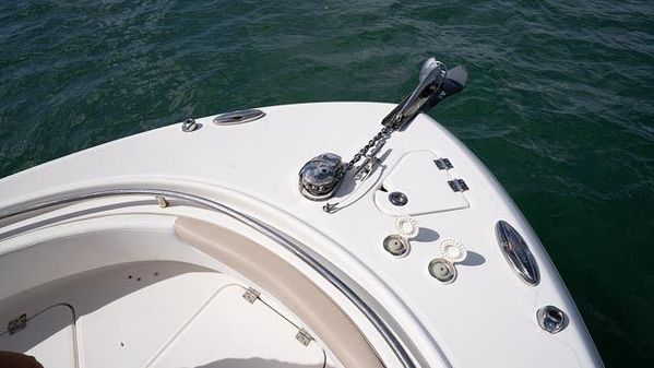 Robalo R242-CENTER-CONSOLE image