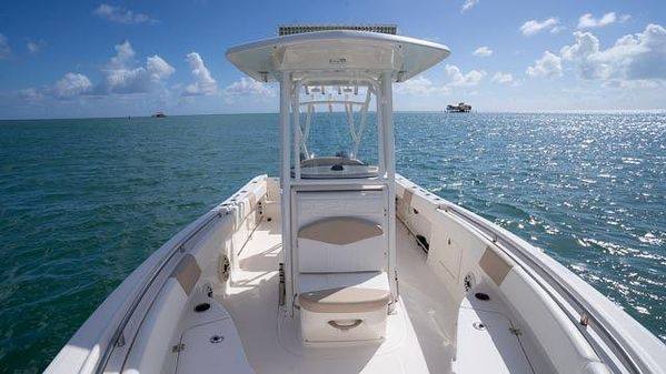 Robalo R242-CENTER-CONSOLE image