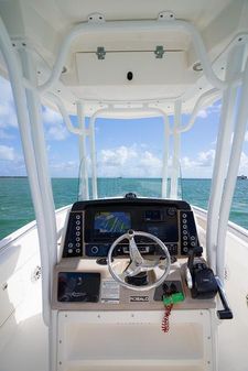 Robalo R242-CENTER-CONSOLE image