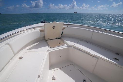 Robalo R242-CENTER-CONSOLE image