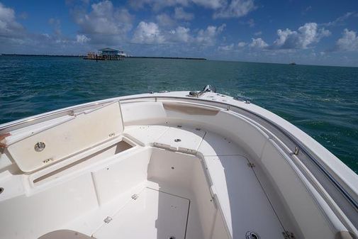 Robalo R242-CENTER-CONSOLE image