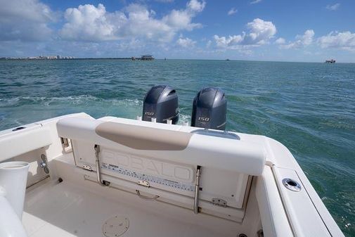 Robalo R242-CENTER-CONSOLE image