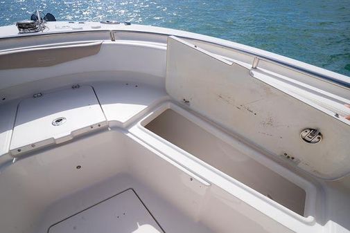 Robalo R242-CENTER-CONSOLE image