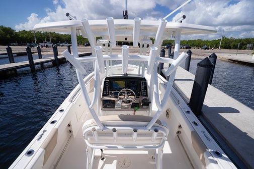 Robalo R242-CENTER-CONSOLE image