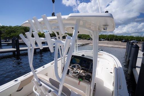 Robalo R242-CENTER-CONSOLE image