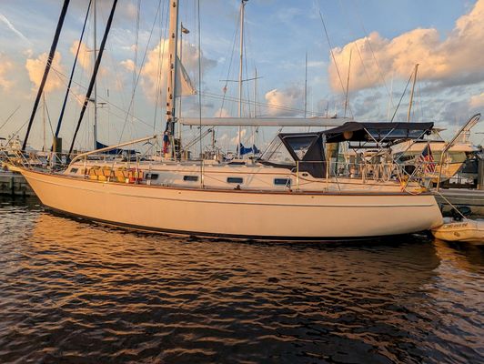 Island Packet 420 - main image