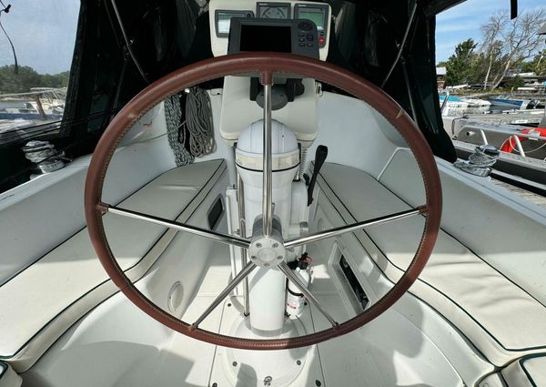 Beneteau 323 image