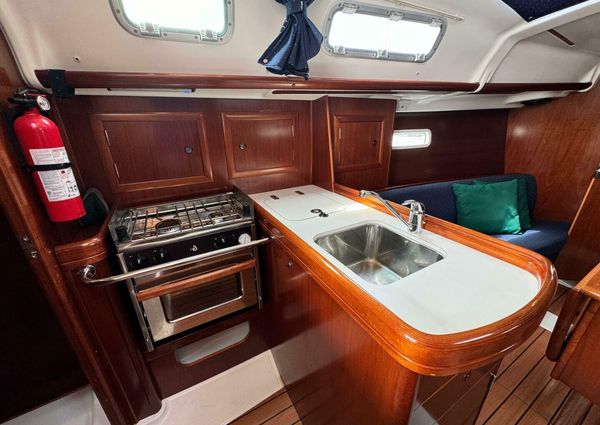 Beneteau 323 image