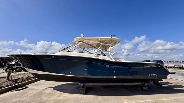 Grady-White Freedom 325 