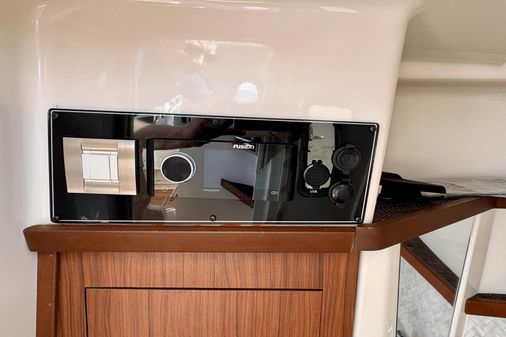 Grady-White Freedom 325 image