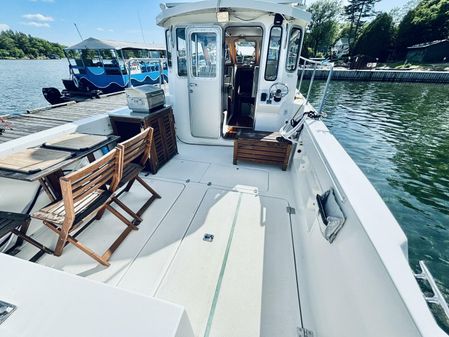 Osprey Pilothouse Long 30 Cockpit image