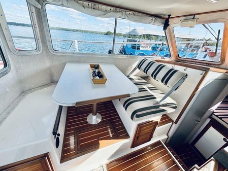 Osprey Pilothouse Long 30 Cockpit image