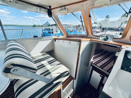 Osprey Pilothouse Long 30 Cockpit image