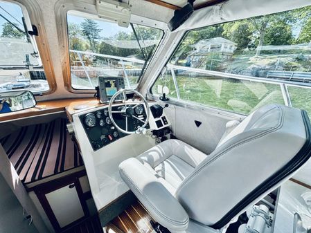 Osprey Pilothouse Long 30 Cockpit image