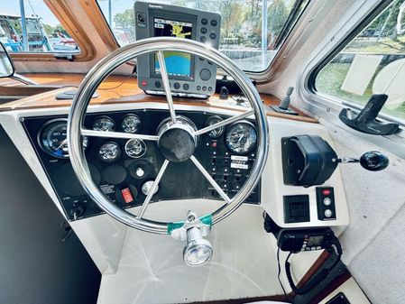 Osprey Pilothouse Long 30 Cockpit image