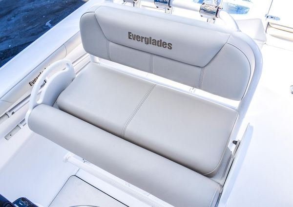 Everglades 243-CENTER-CONSOLE image