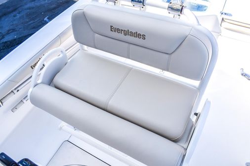 Everglades 243-CENTER-CONSOLE image