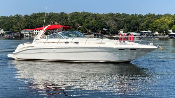 Sea Ray 410 Express Cruiser 