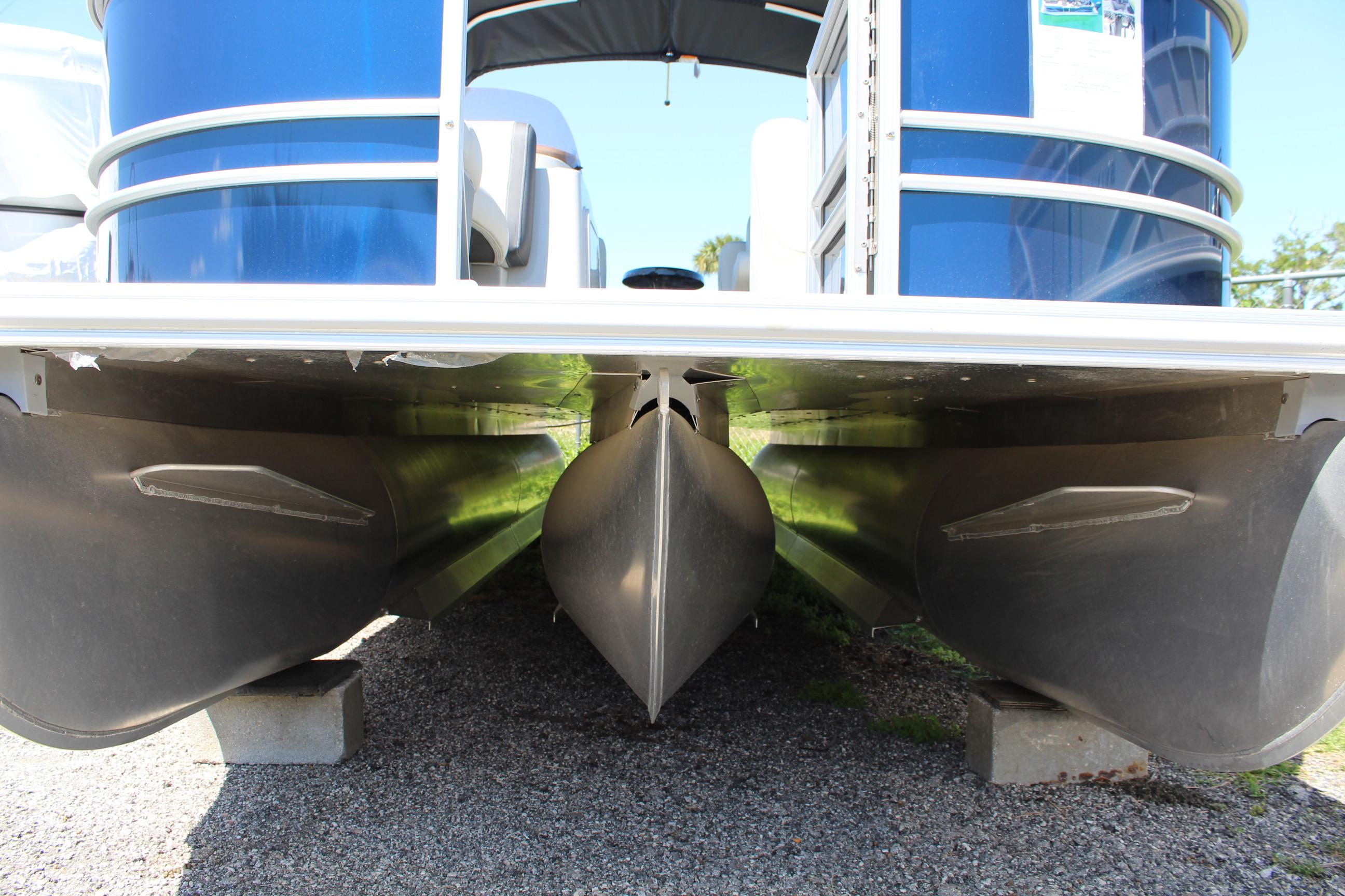 2025 Sylvan Mirage 822 LZ Grant, Florida - Salty Dog Marine Center