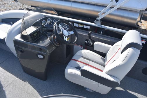 Lowe SD224-SPORT-DECK image