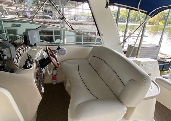 Rinker 340 Fiesta Vee image