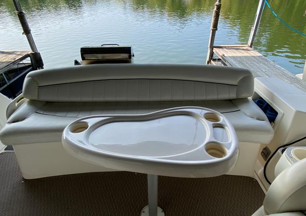 Rinker 340 Fiesta Vee image