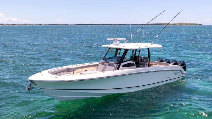 Boston Whaler 380 Outrage - main image