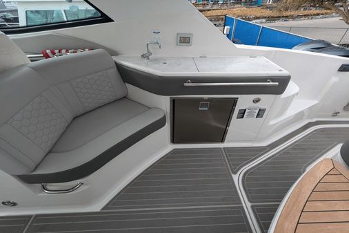 Sea Ray 320 Sundancer OB image