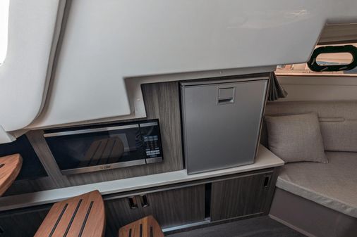 Sea Ray 320 Sundancer OB image