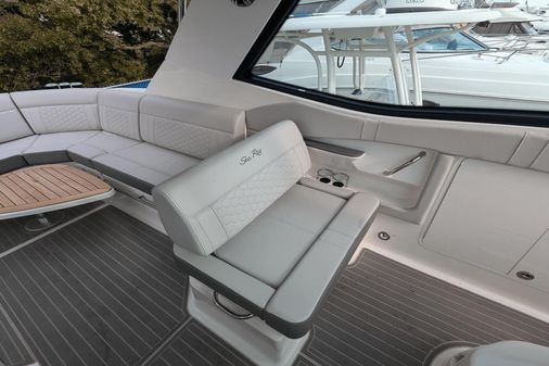 Sea Ray 320 Sundancer OB image