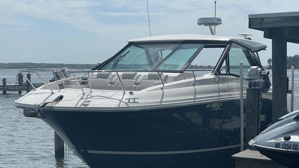 Sea Ray 320 Sundancer OB 