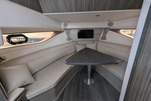 Sea Ray 320 Sundancer OB image