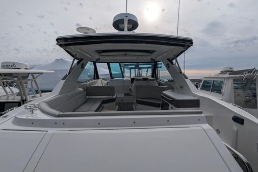 Sea Ray 320 Sundancer OB image