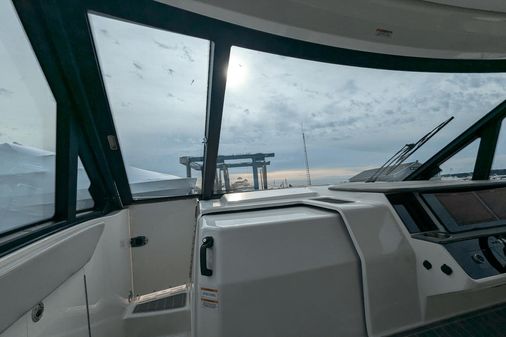 Sea Ray 320 Sundancer OB image