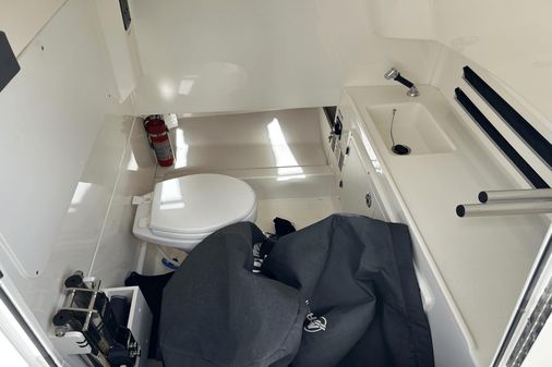 Boston Whaler 330 Outrage image