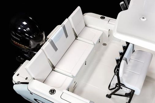 Robalo R230-CENTER-CONSOLE image