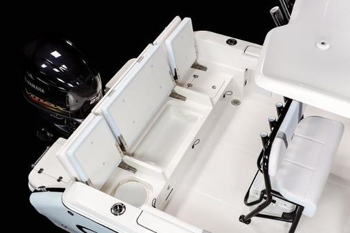 Robalo R230-CENTER-CONSOLE image