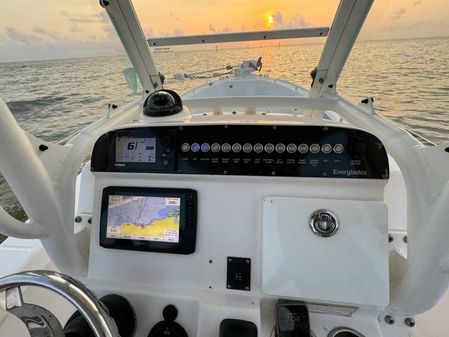 Everglades 243 Center Console image